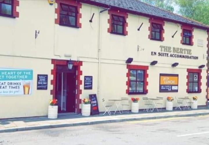 Hotel Bertie Pontypridd Trehafod Exterior foto